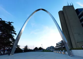 Arch Design Polished Finish Stainless Steel Metal Sculpture For Various Color