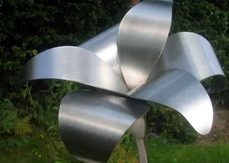 Beautiful Tulip Flower Stainless Steel Sculpture In Water , Matt Finish